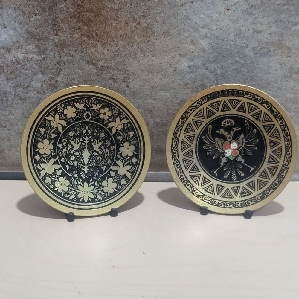 Vintage Spanish Damascene 2 Small 3 Footed Decorative Dish Round Gold Tone Black